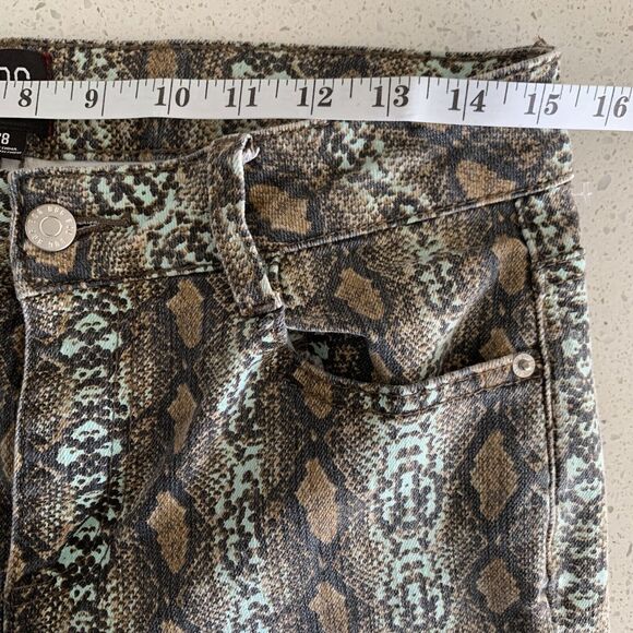 Urban outfitters Snakeskin Mid Rise Stretchy Snakeprint Flare Jean Pants Size 28 - Picture 8 of 9